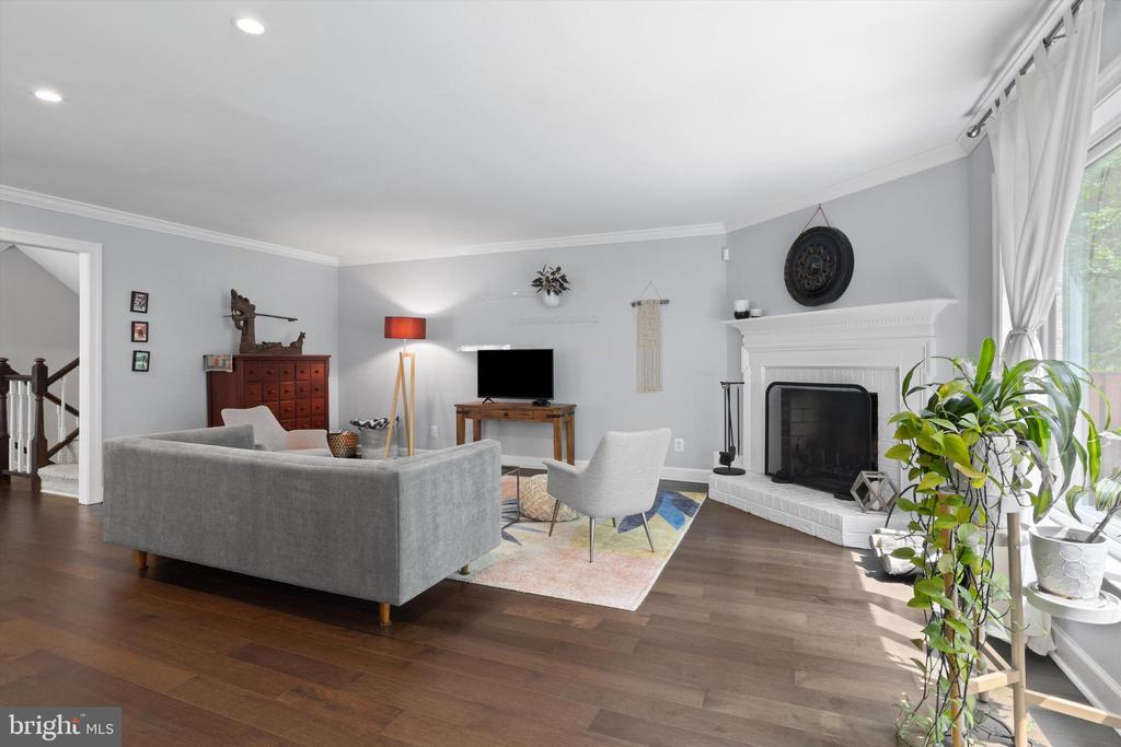6369 BRAMPTON COURT