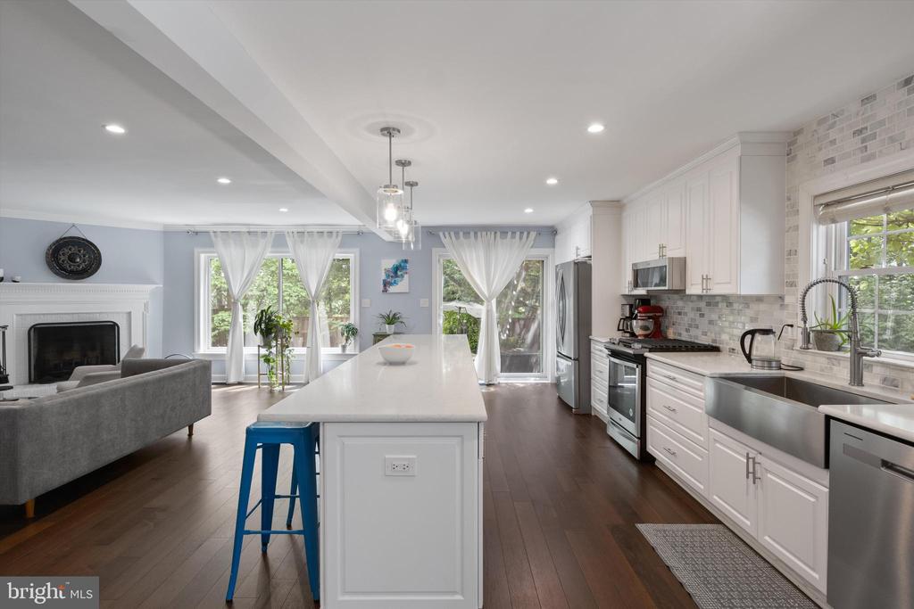6369 BRAMPTON COURT