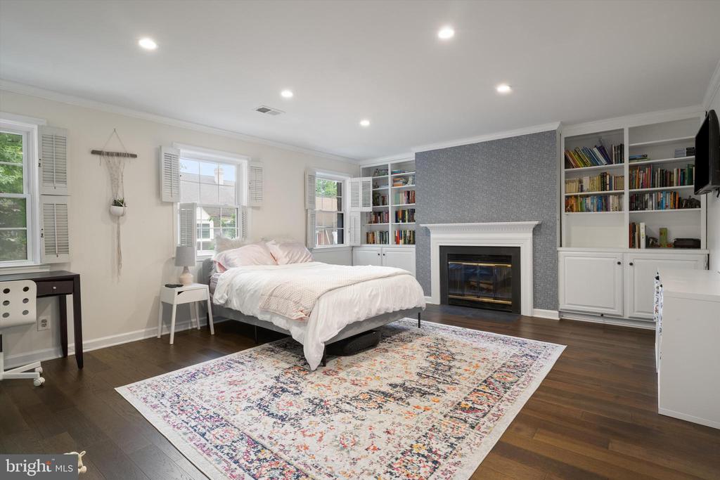 6369 BRAMPTON COURT