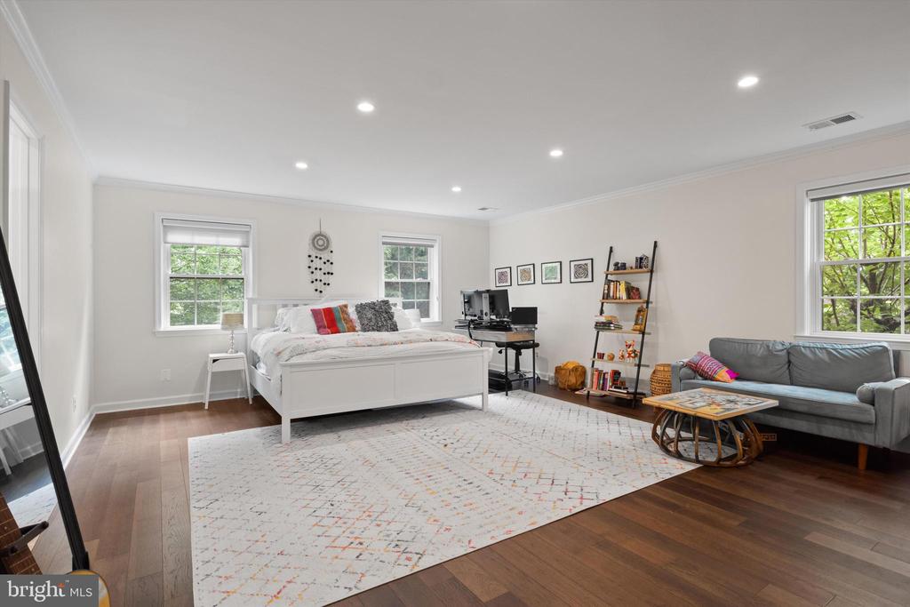 6369 BRAMPTON COURT