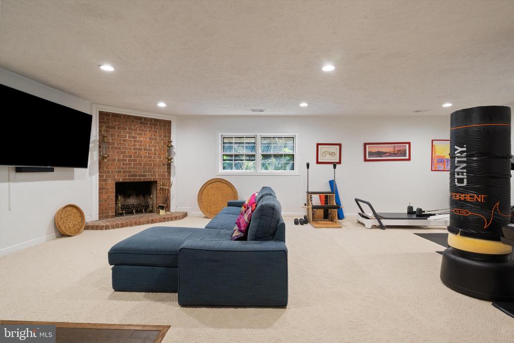 6369 BRAMPTON COURT