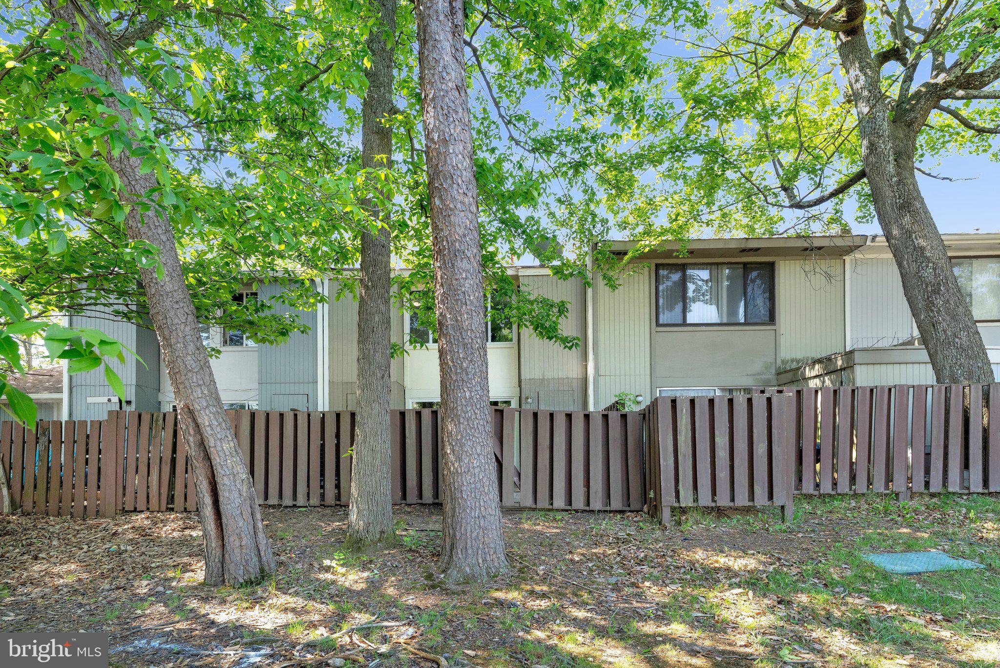 2202 SOUTHGATE SQUARE