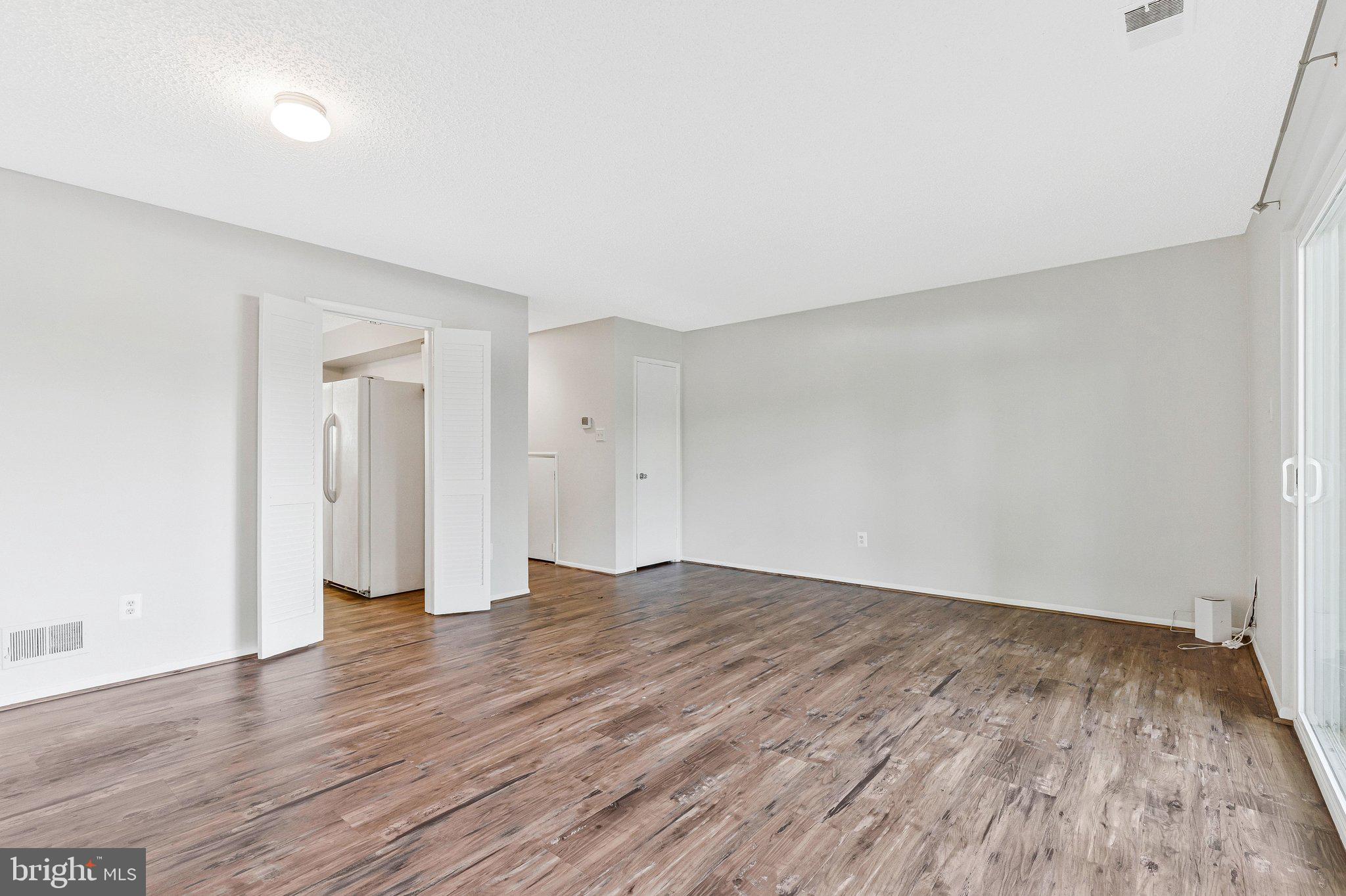 2202 SOUTHGATE SQUARE