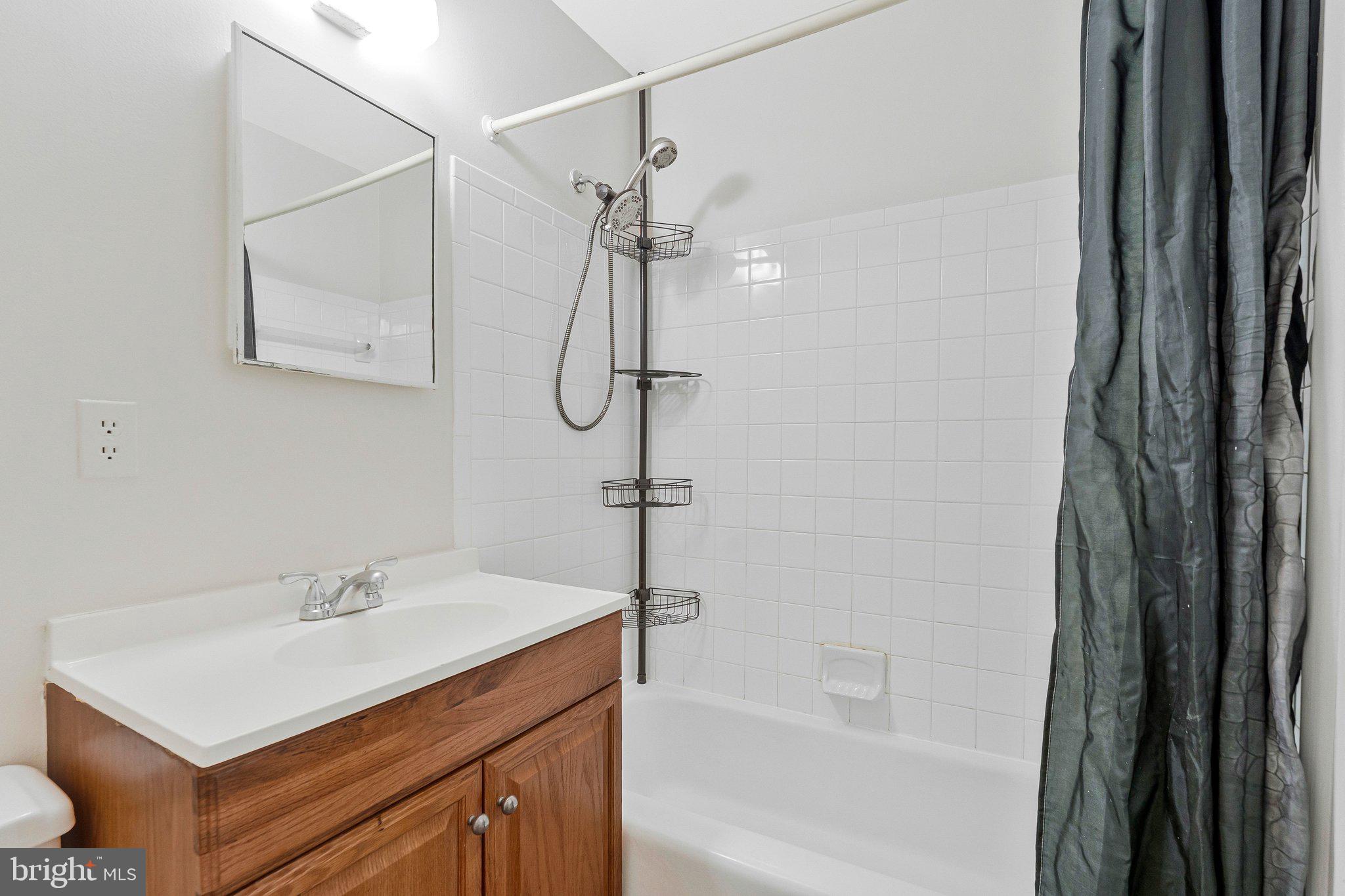 2202 SOUTHGATE SQUARE