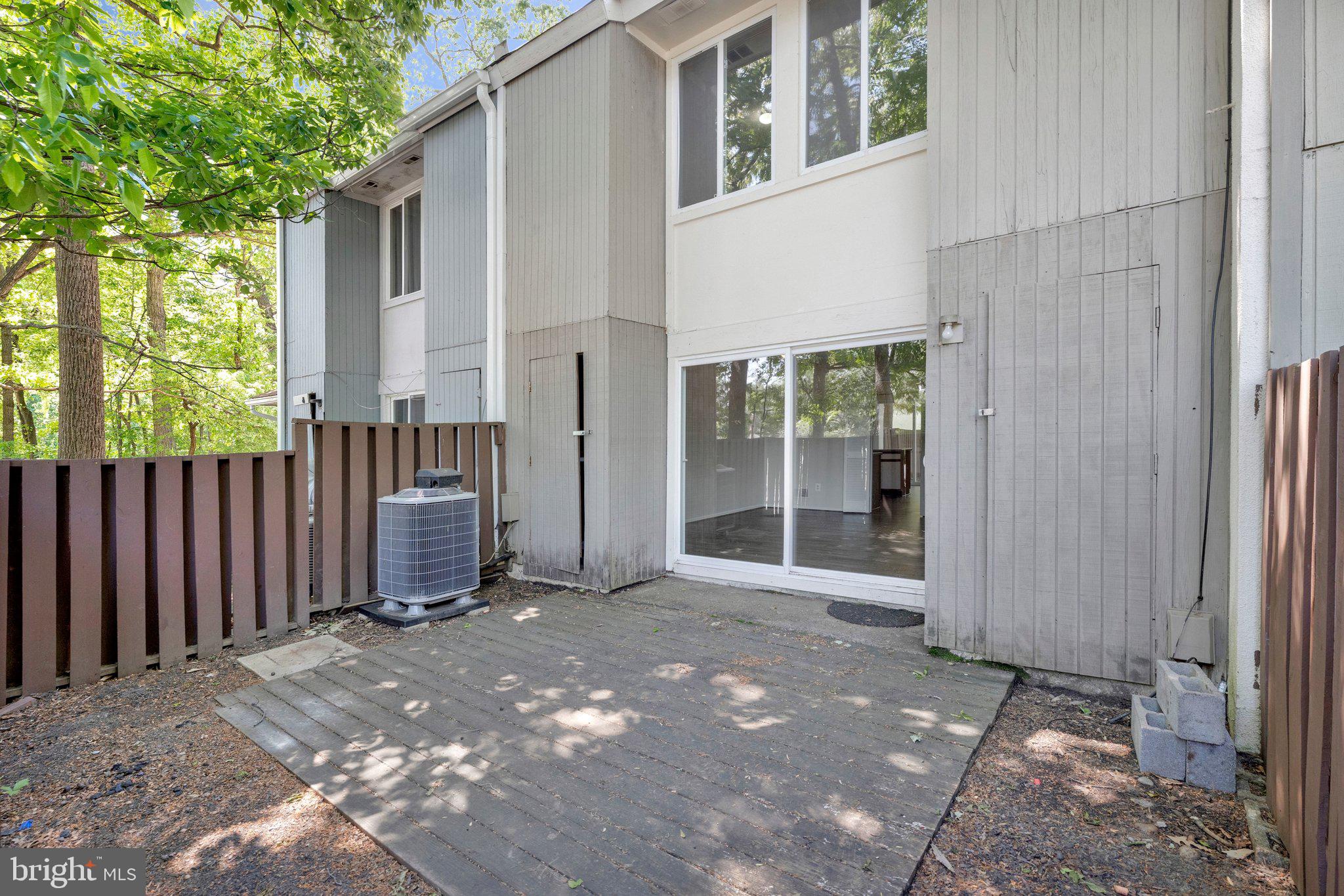 2202 SOUTHGATE SQUARE