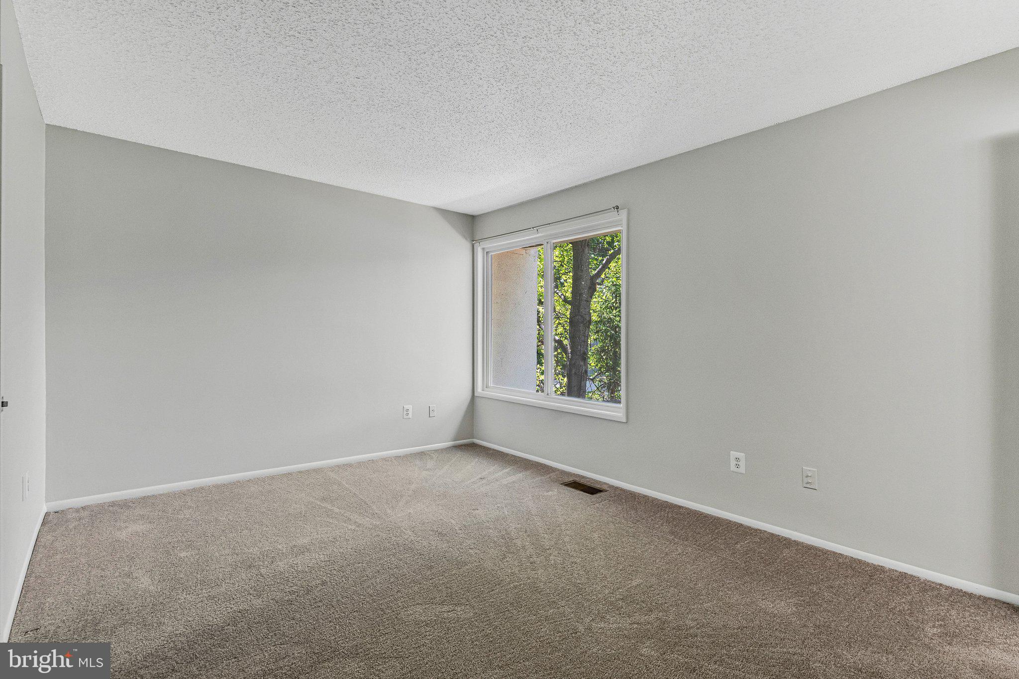 2202 SOUTHGATE SQUARE
