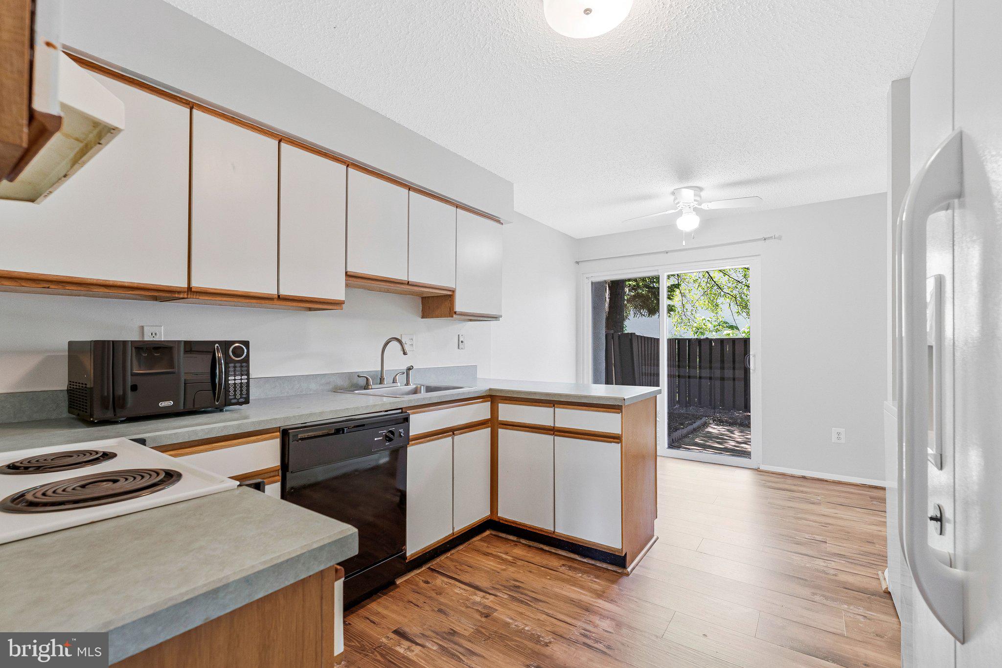 2202 SOUTHGATE SQUARE