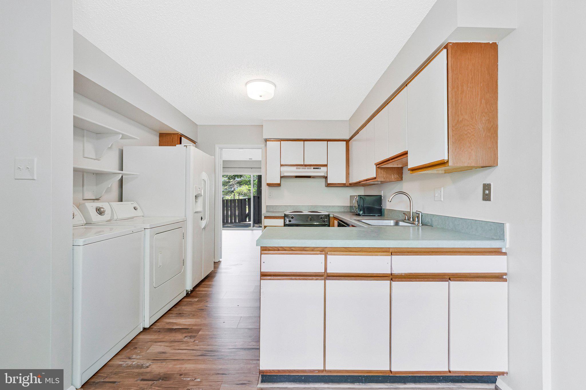 2202 SOUTHGATE SQUARE