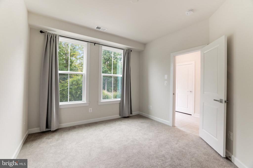 13036 HATTONTOWN SQUARE