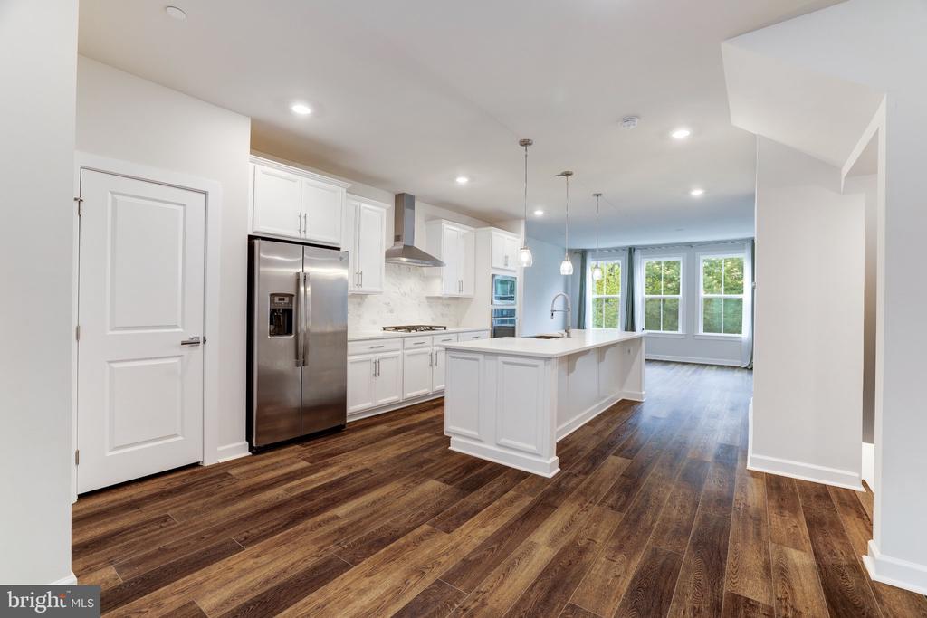13036 HATTONTOWN SQUARE