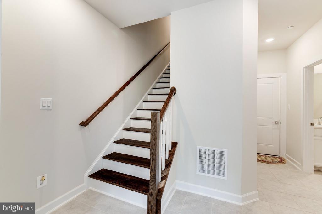 13036 HATTONTOWN SQUARE