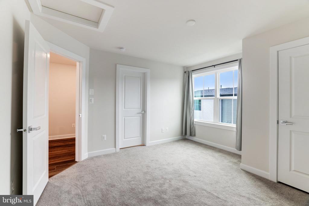 13036 HATTONTOWN SQUARE