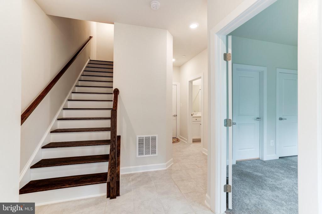13036 HATTONTOWN SQUARE