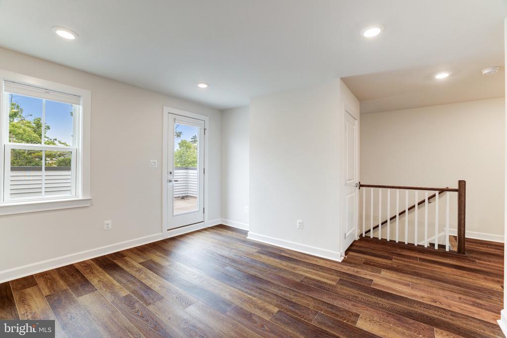 13036 HATTONTOWN SQUARE