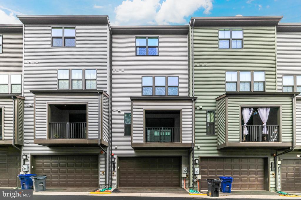 13036 HATTONTOWN SQUARE
