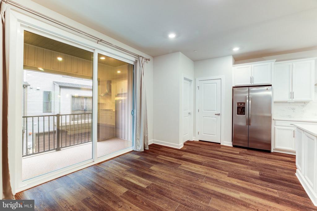 13036 HATTONTOWN SQUARE