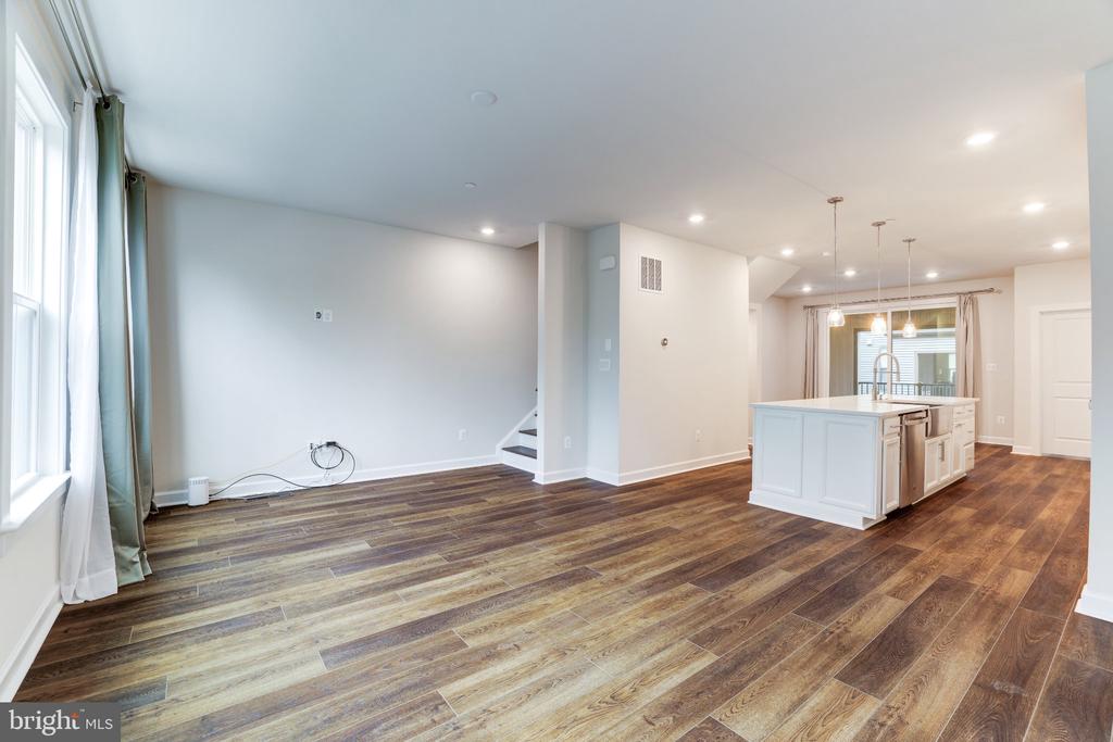 13036 HATTONTOWN SQUARE