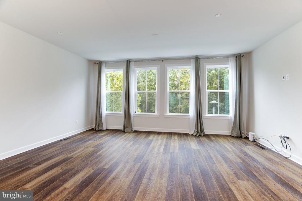 13036 HATTONTOWN SQUARE