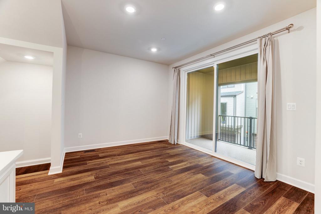 13036 HATTONTOWN SQUARE