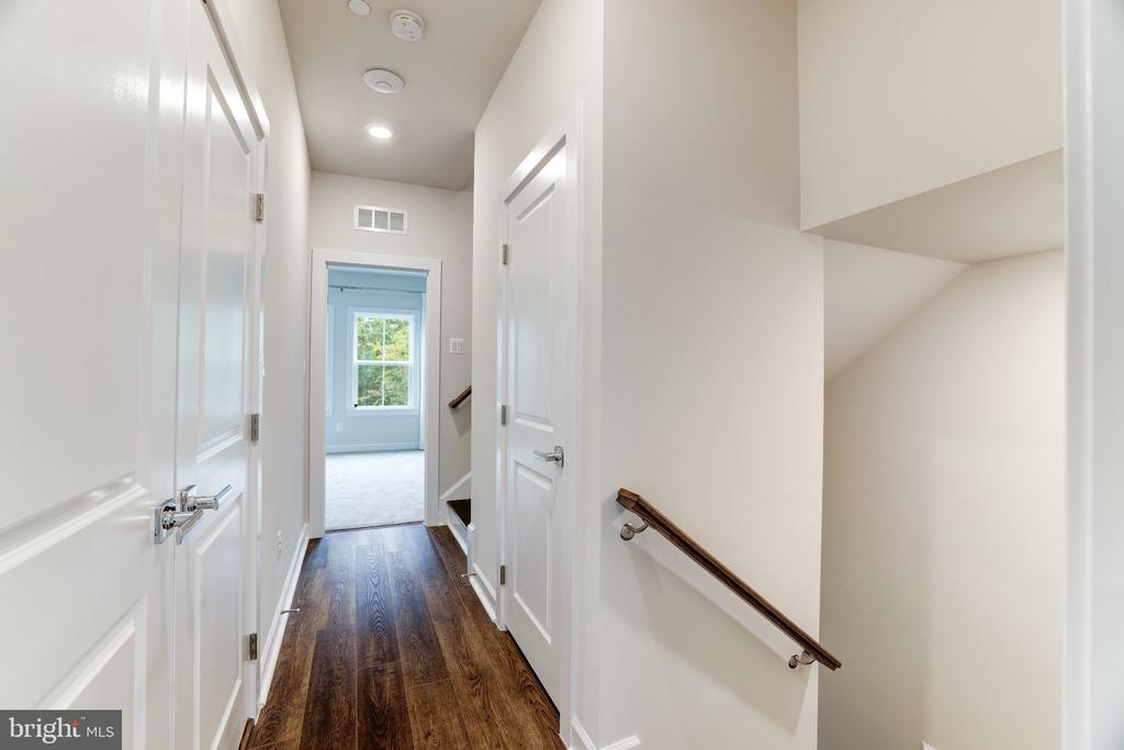 13036 HATTONTOWN SQUARE