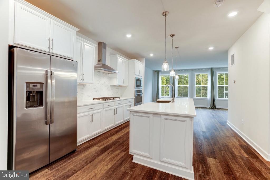 13036 HATTONTOWN SQUARE