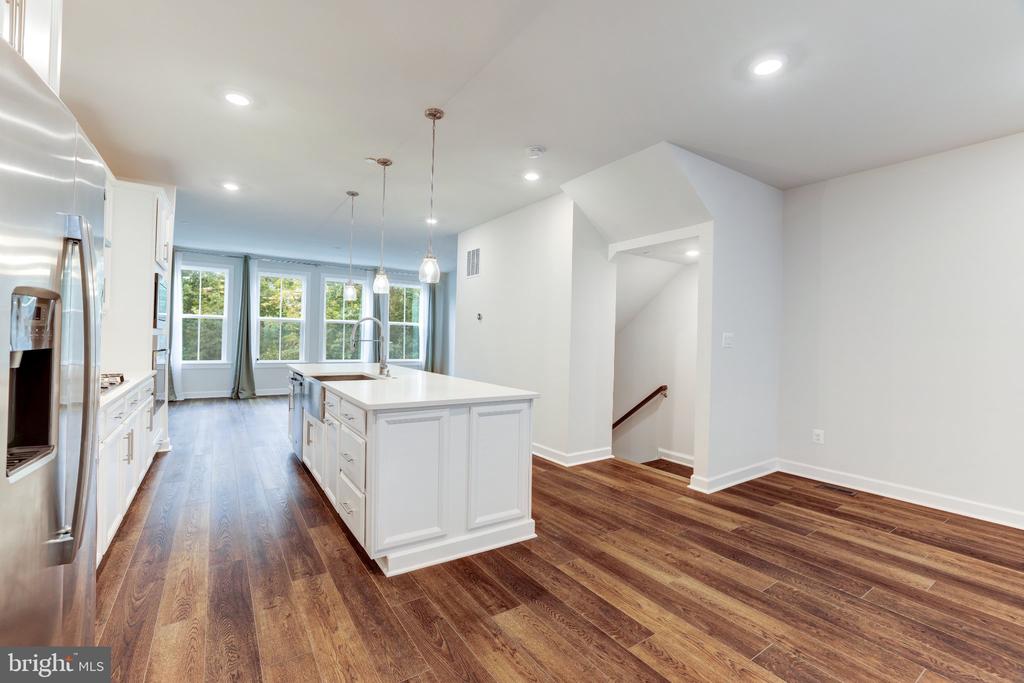 13036 HATTONTOWN SQUARE