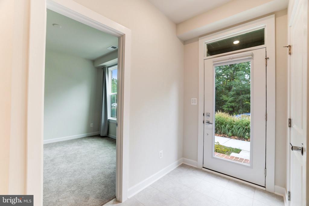 13036 HATTONTOWN SQUARE
