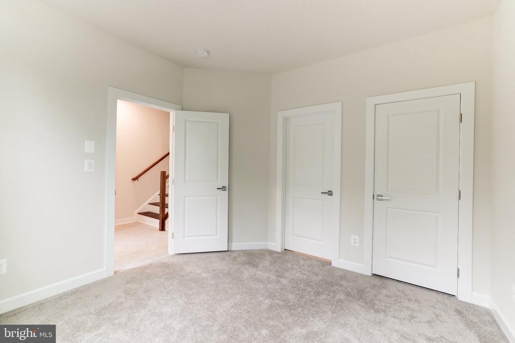 13036 HATTONTOWN SQUARE