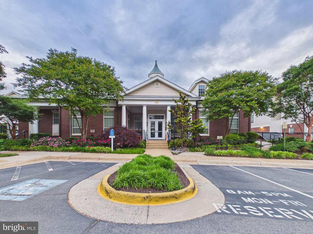 1601 SPRING DRIVE 1307
