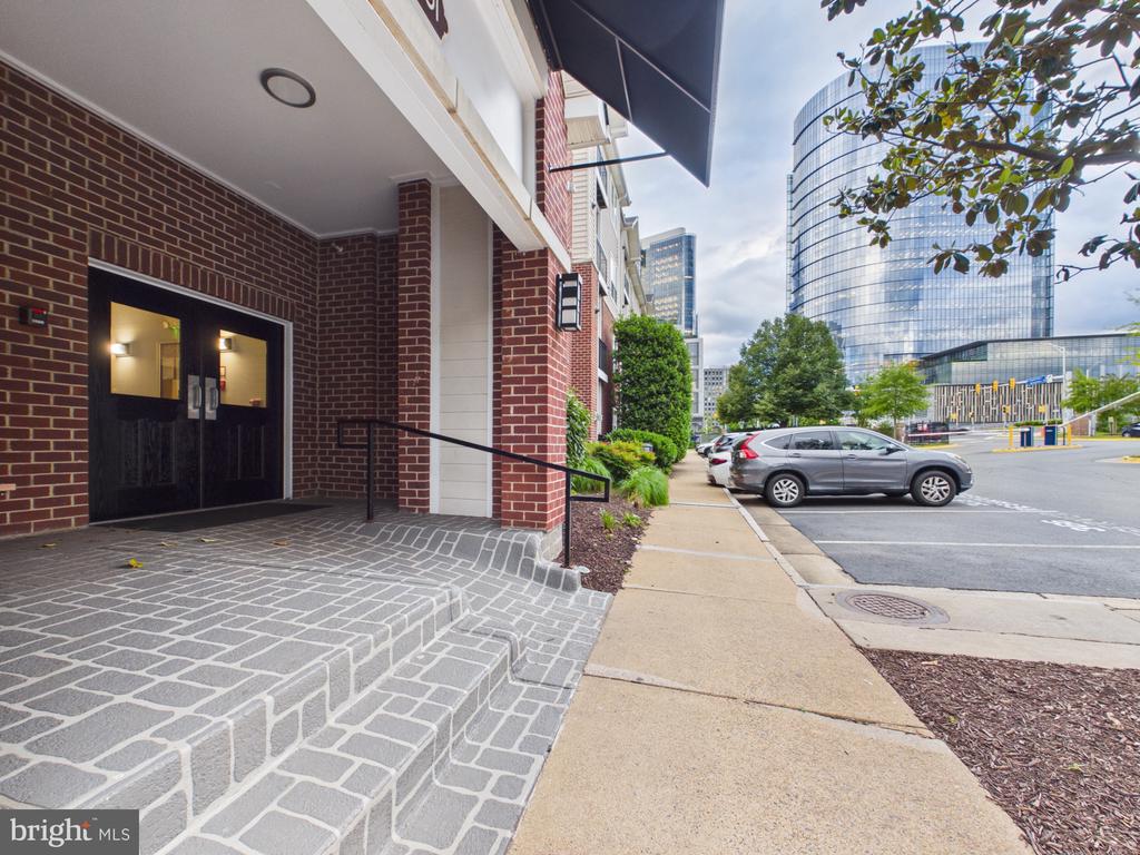 1601 SPRING DRIVE 1307
