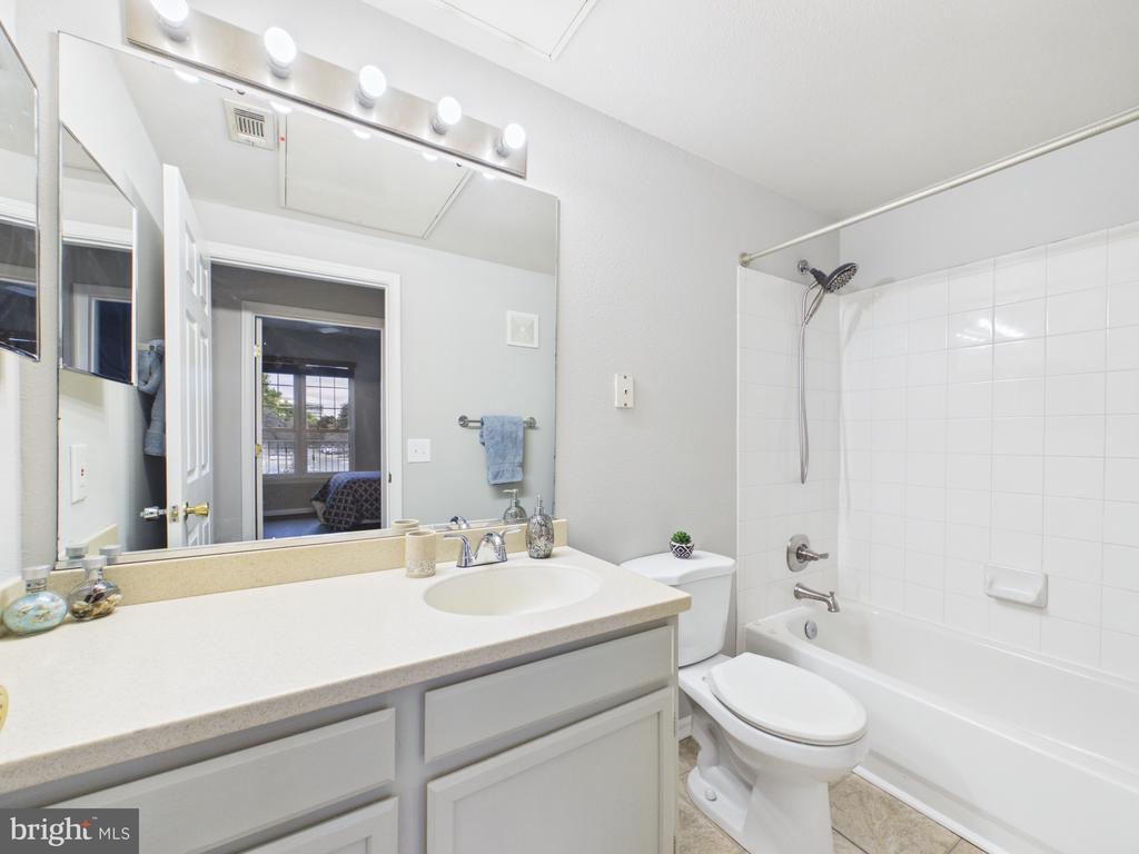 1601 SPRING DRIVE 1307