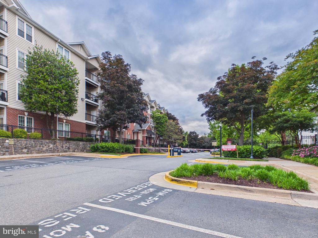 1601 SPRING DRIVE 1307