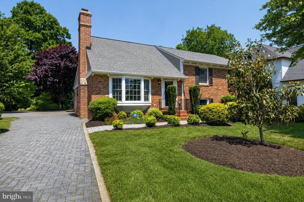 2212 REDDFIELD DRIVE