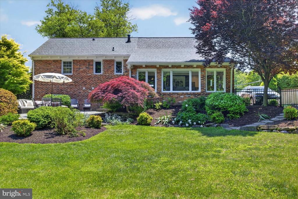 2212 REDDFIELD DRIVE