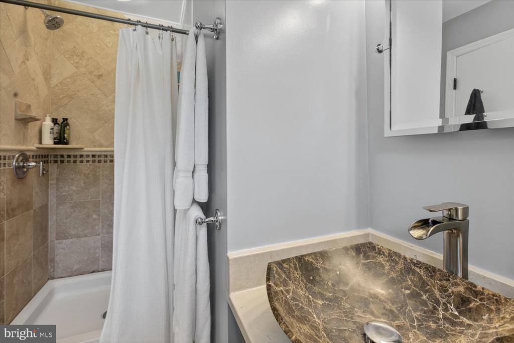 2212 REDDFIELD DRIVE