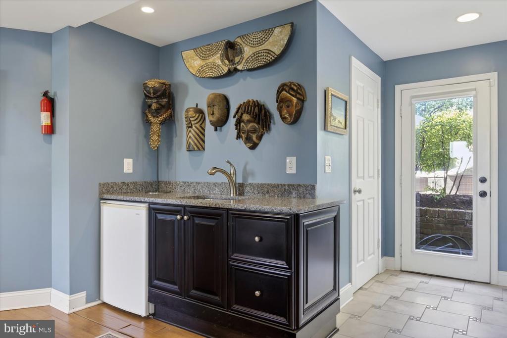 2212 REDDFIELD DRIVE