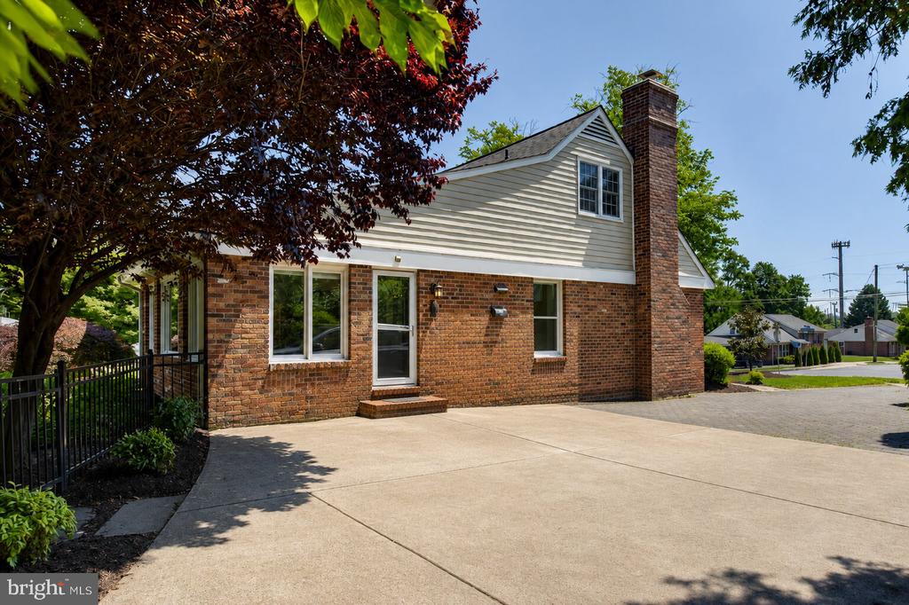 2212 REDDFIELD DRIVE
