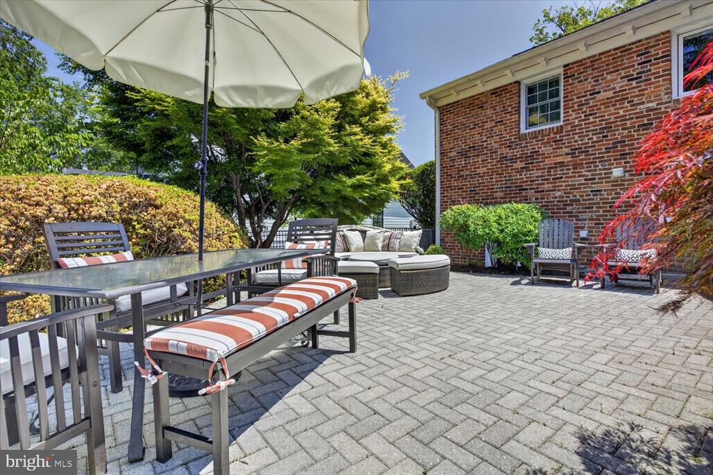 2212 REDDFIELD DRIVE