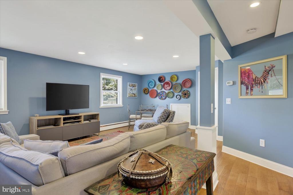 2212 REDDFIELD DRIVE