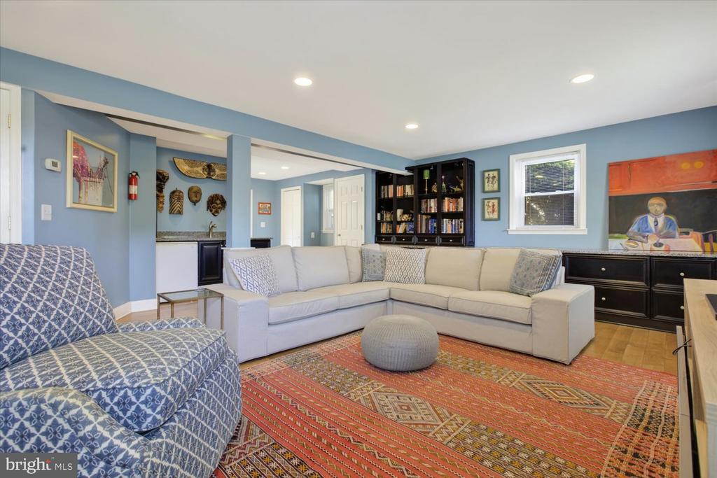 2212 REDDFIELD DRIVE