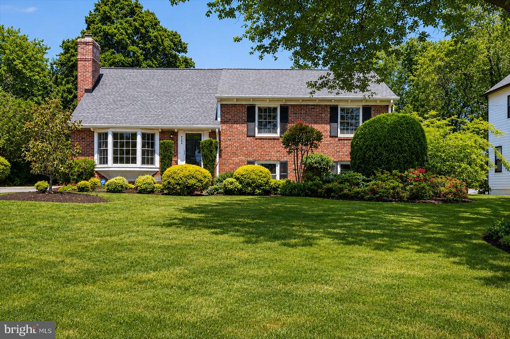 2212 REDDFIELD DRIVE