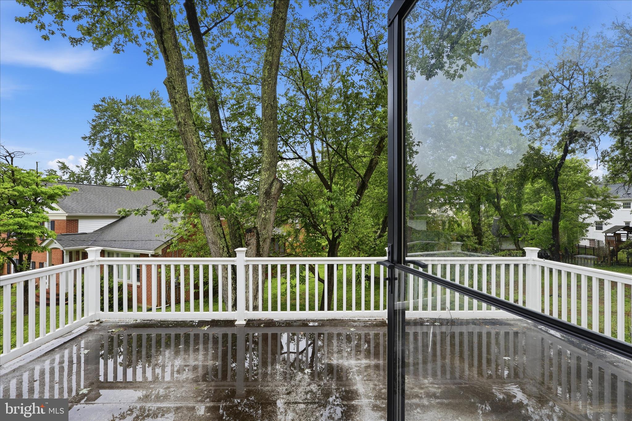 108 OAKMONT COURT NE