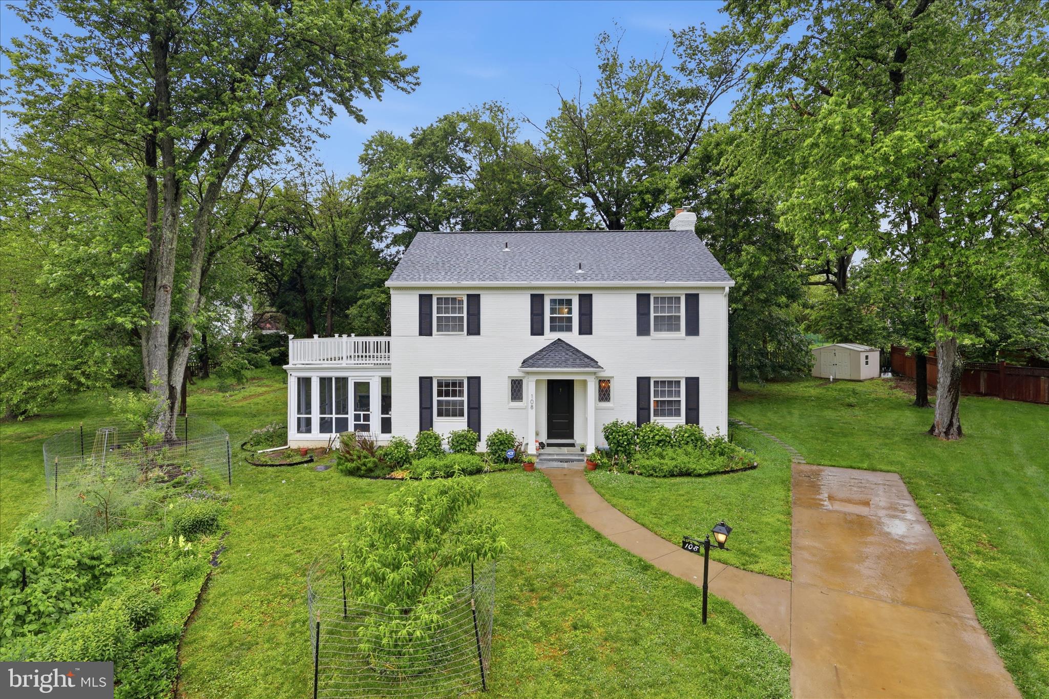 108 OAKMONT COURT NE