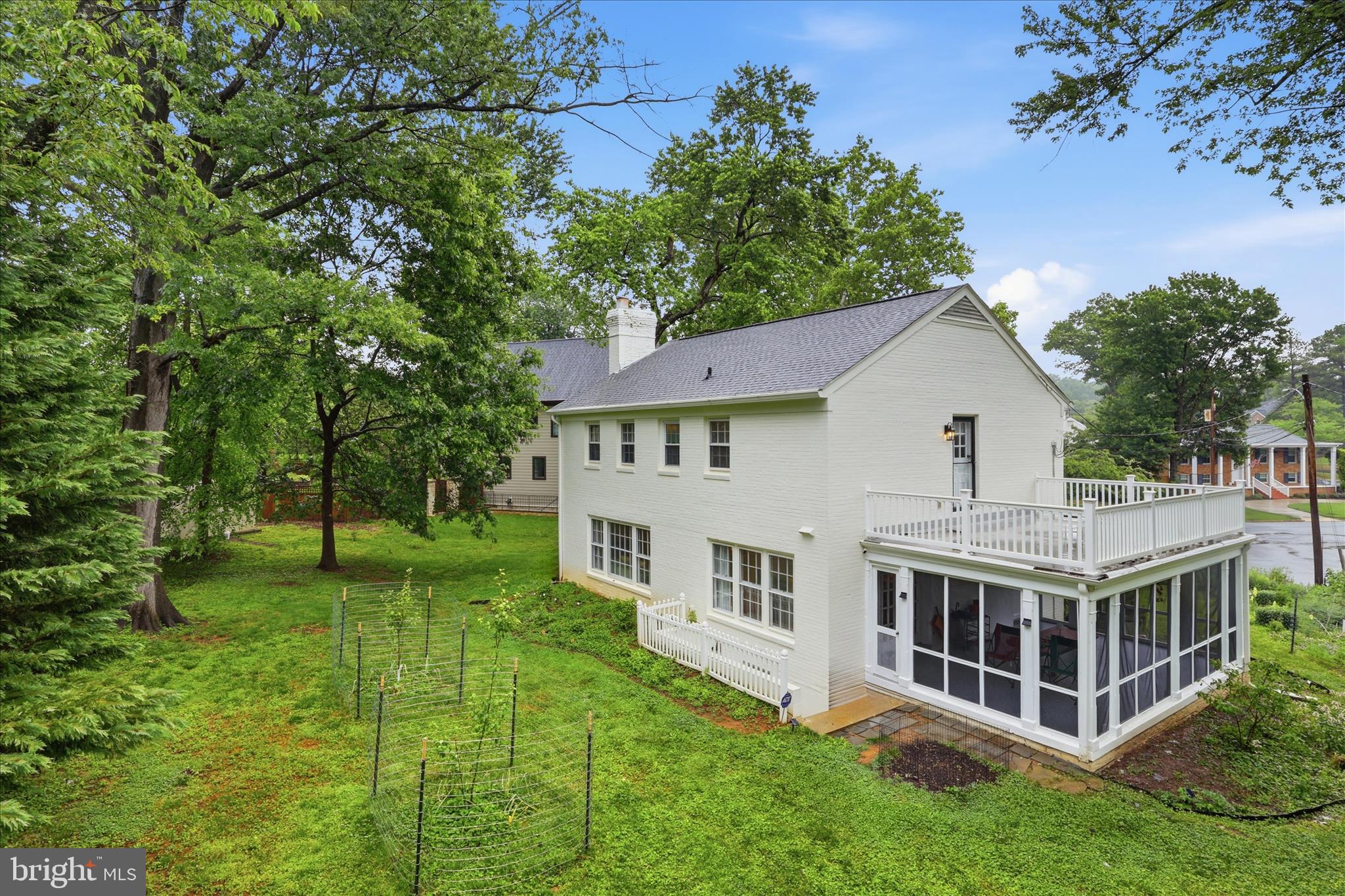 108 OAKMONT COURT NE