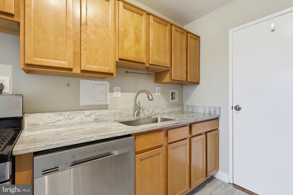 6631 WAKEFIELD DRIVE 519