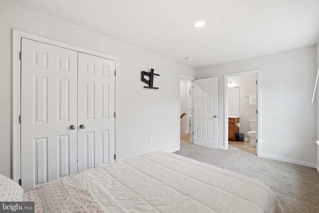 8528 ENGLESIDE STREET