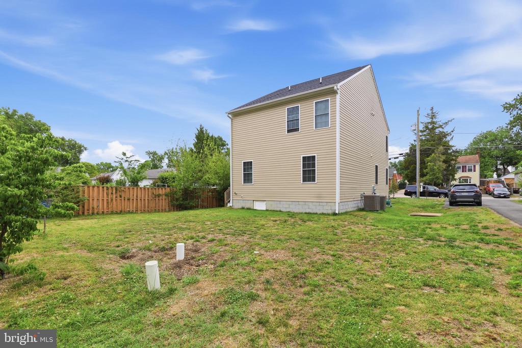 8528 ENGLESIDE STREET