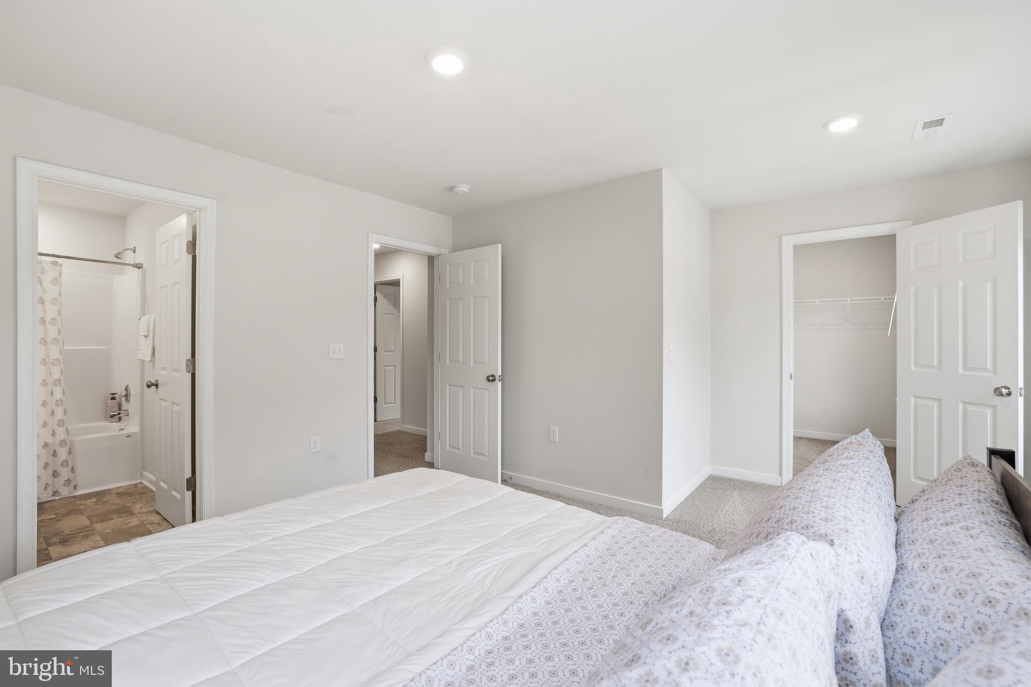 8528 ENGLESIDE STREET