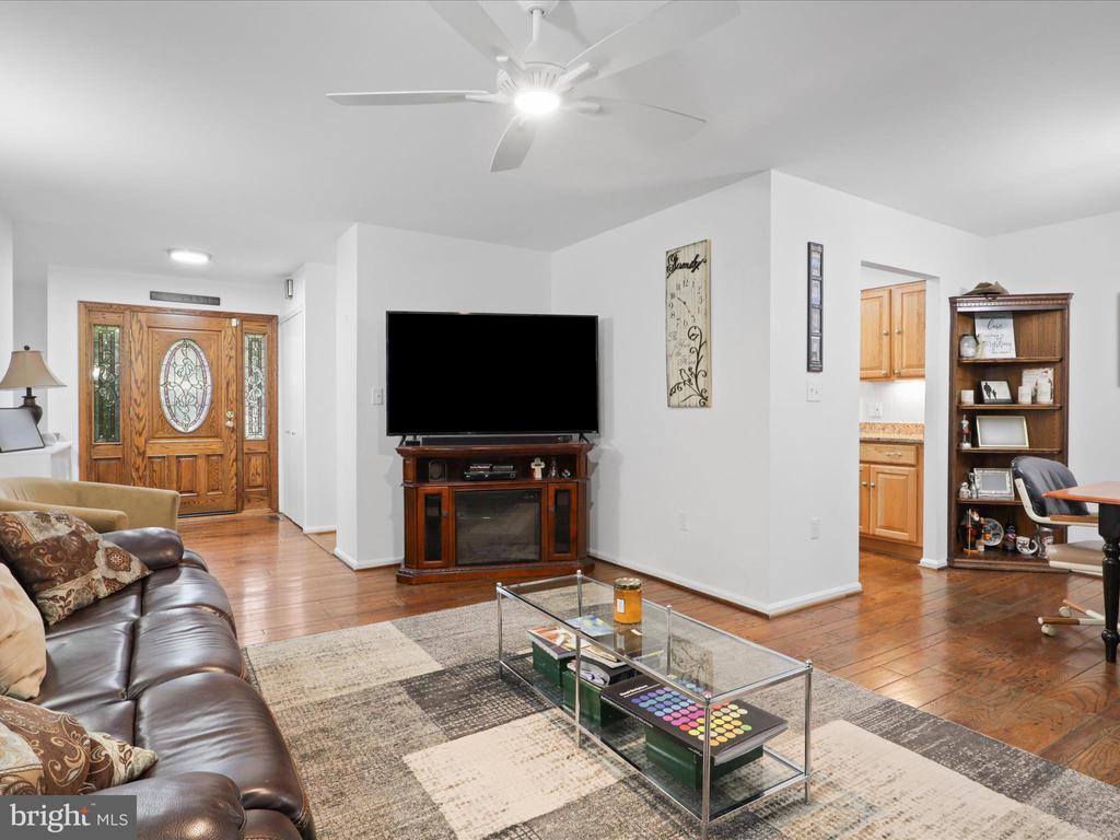 5281 NAVAHO DR