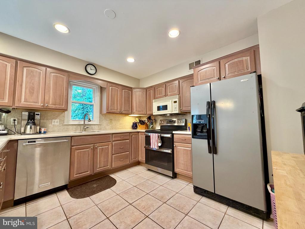 7911 YANCEY DRIVE